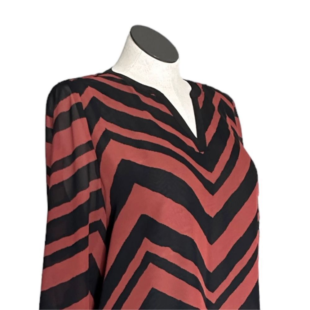Susan Graver Women’s Burnt Orange Chevron Print High-Low‎ Blouse Size 16 - Picture 2 of 7